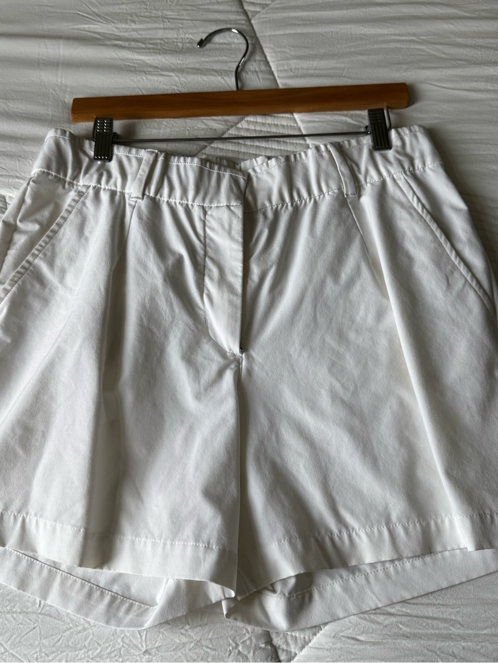 Nike Women’s White Elastic-Waist Golf Shorts
